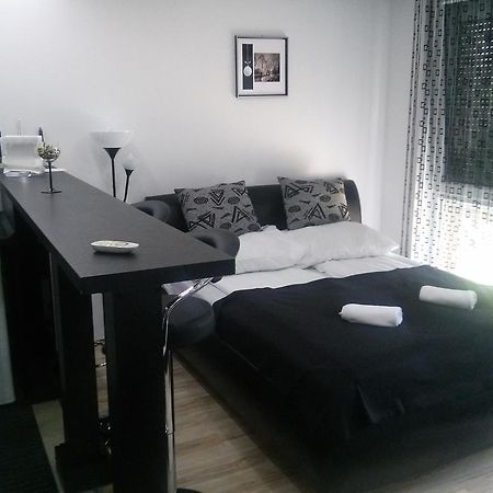 דברצן Feszek Apartman חדר תמונה
