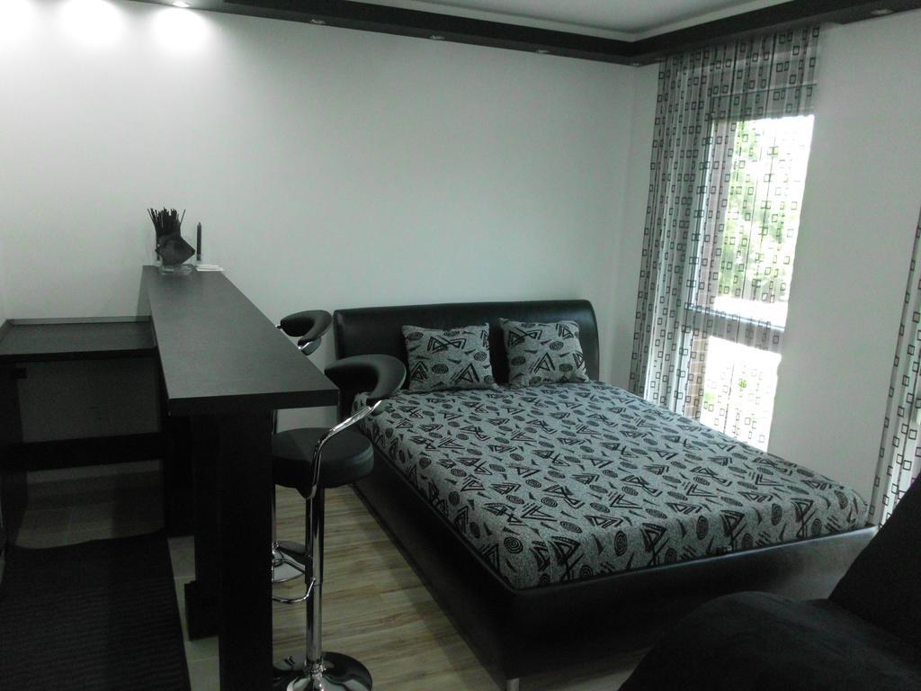 דברצן Feszek Apartman חדר תמונה