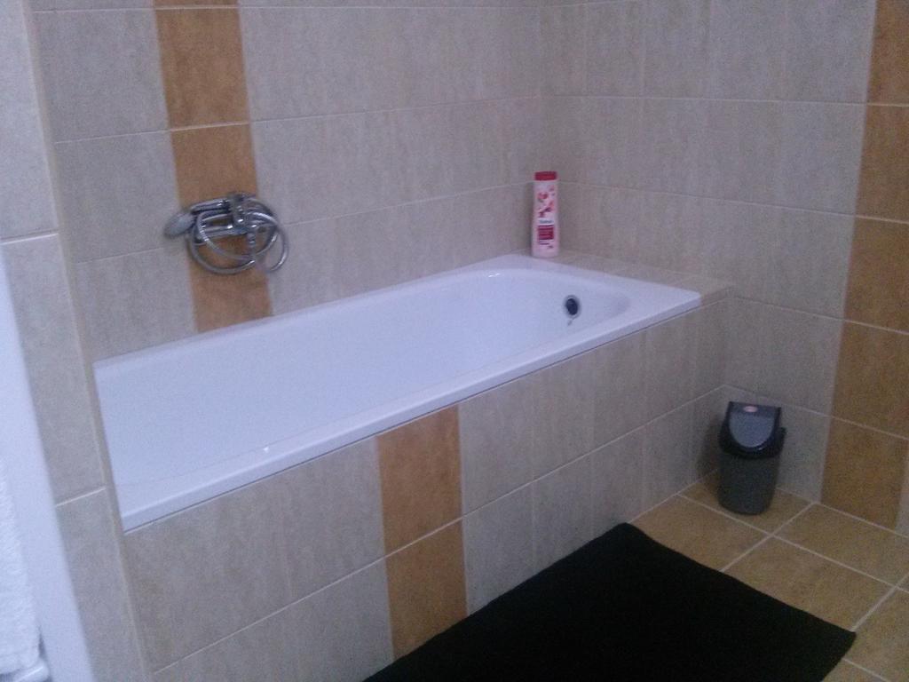 דברצן Feszek Apartman חדר תמונה