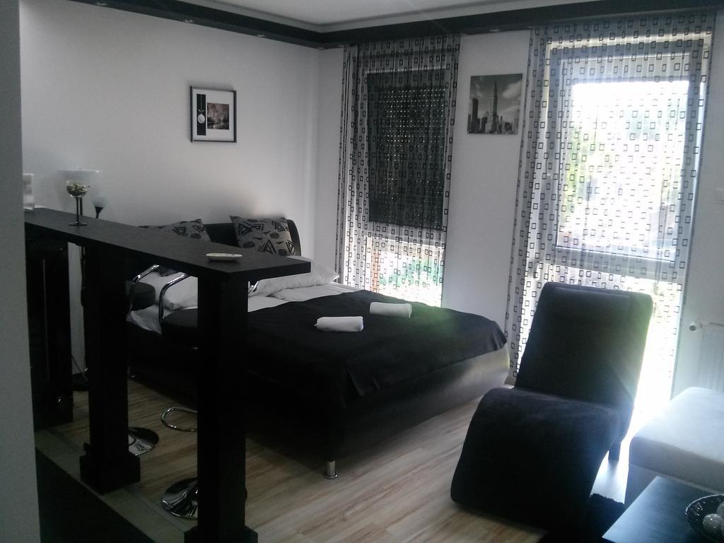 דברצן Feszek Apartman חדר תמונה